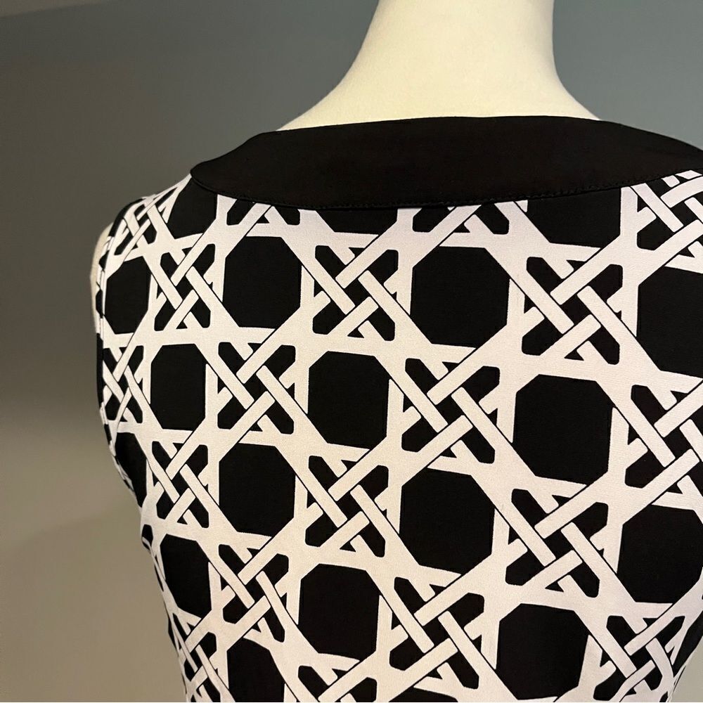 WHBM sleeveless geometrical sleeveless blouse/tunic‎ - Picture 8 of 13